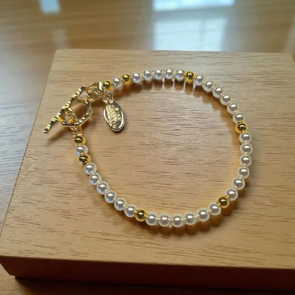 SALE!! White Pearl and 14K Gold-Filled Bracelet NWT - Picture 1 of 3